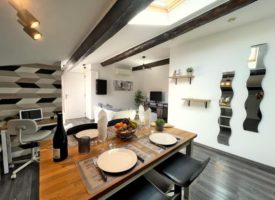 Charme Urbain Sous Les Toits-Terrasse/Clim/Parking Daire Béziers Dış mekan fotoğraf